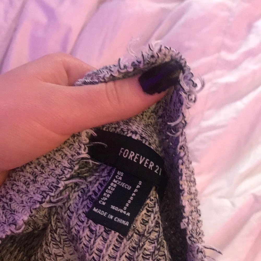 Sweater - Picture 4 of 4